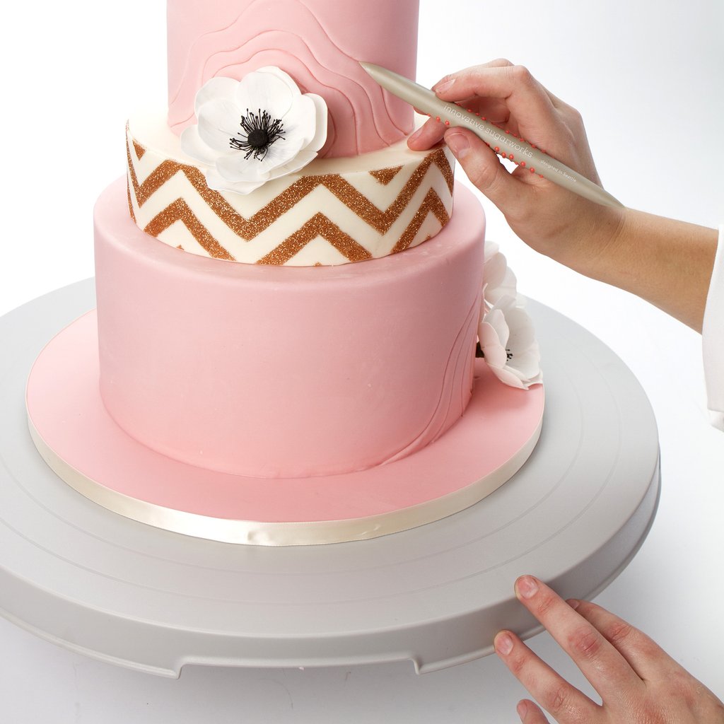 TUTO CAKE DESIGN⎜La Technique pour un lissage de gâteau réussi en 5 min top  chrono ! 